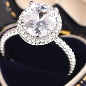 Elegant 925 Sterling Silver Crystal Ring Sz 6